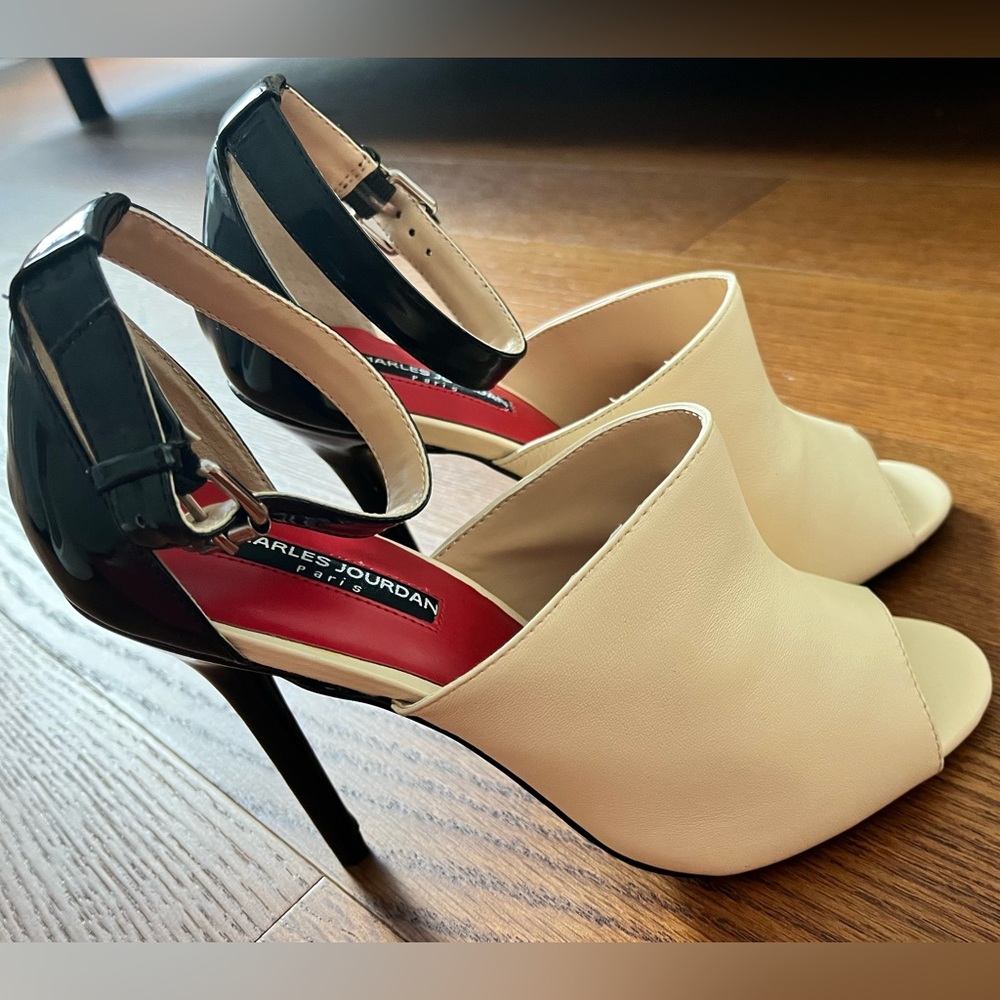 Charles Jourdan Casey size 8